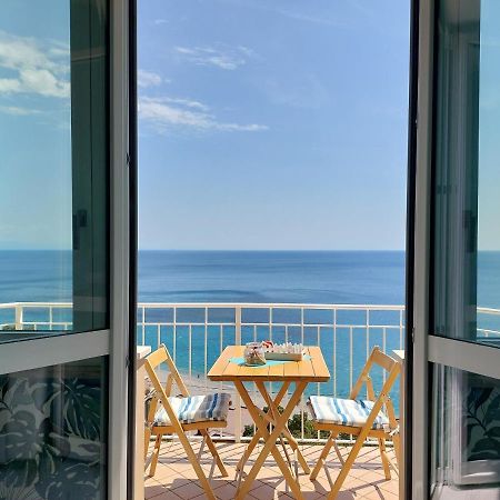Una Finestra Sul Mare Home 1 베르게지 외부 사진