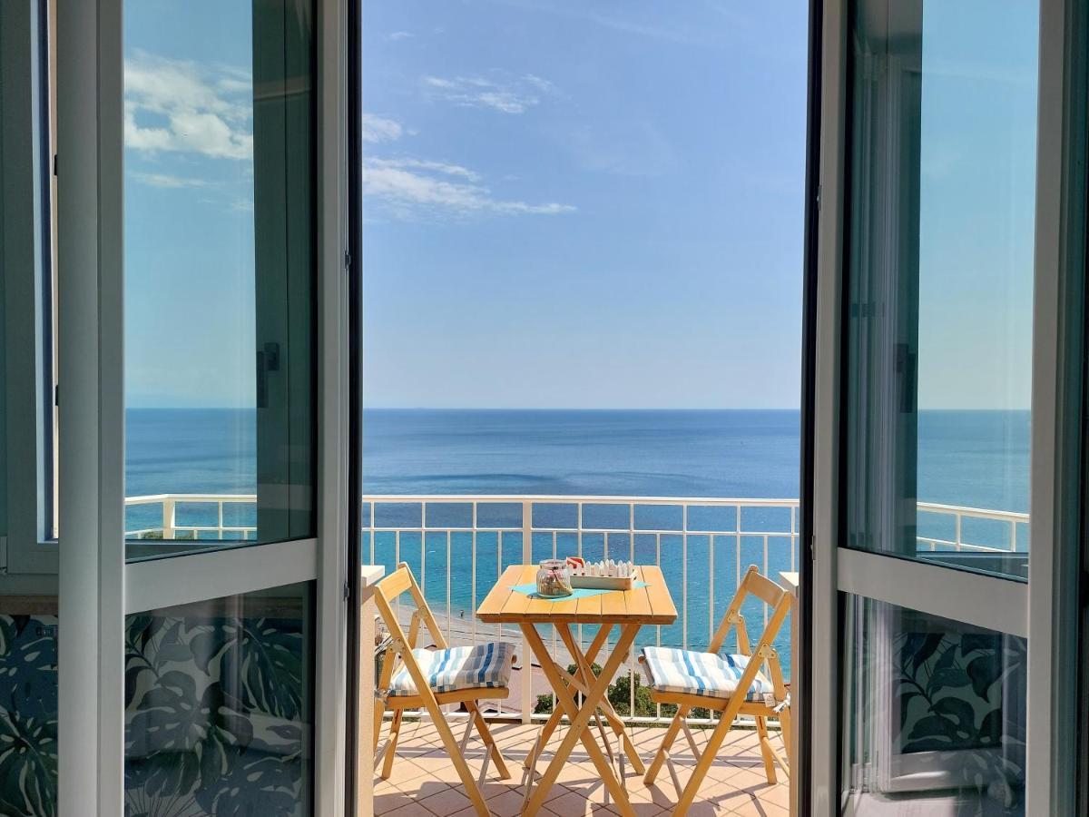 Una Finestra Sul Mare Home 1 베르게지 외부 사진