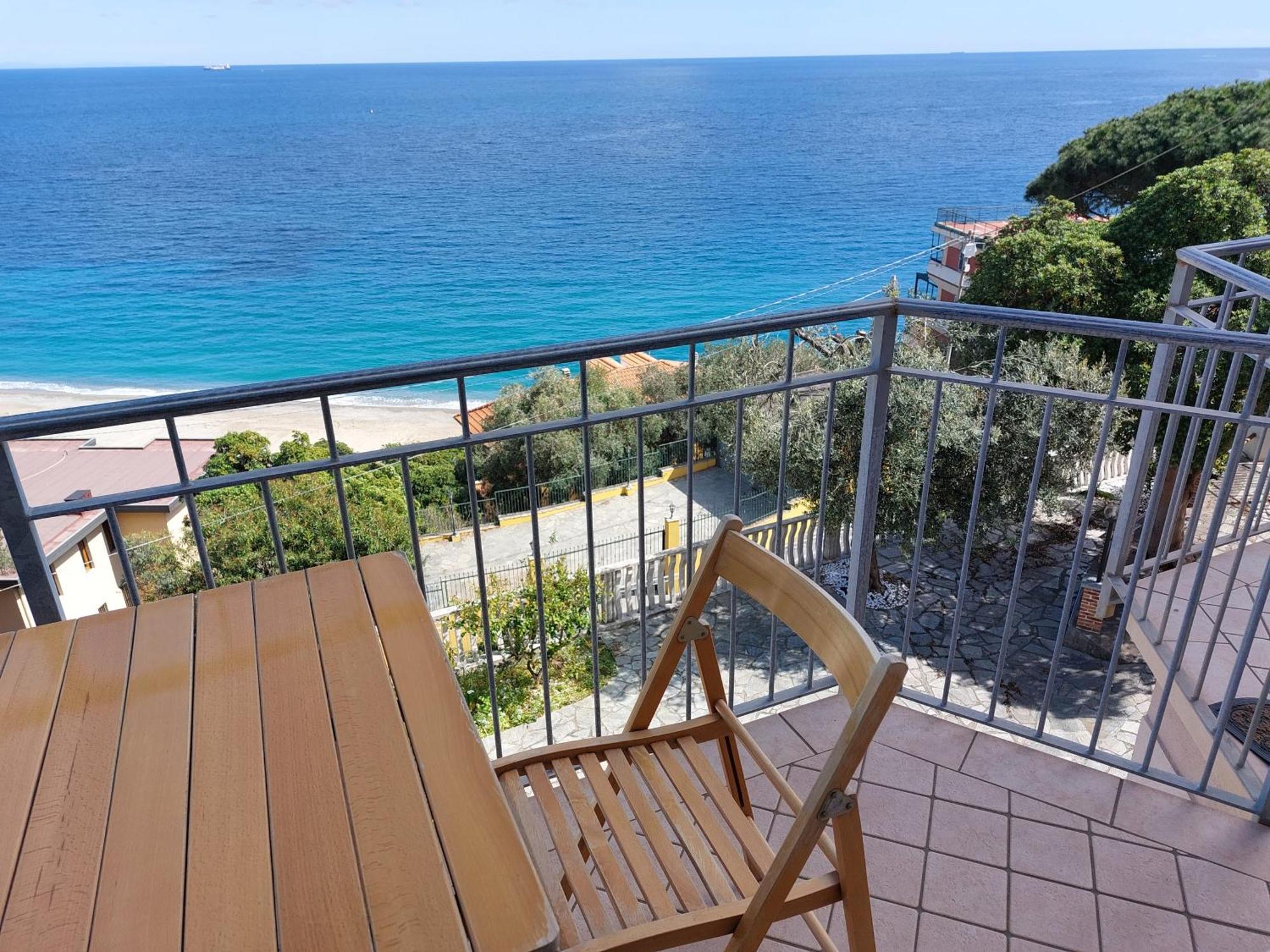 Una Finestra Sul Mare Home 1 베르게지 외부 사진